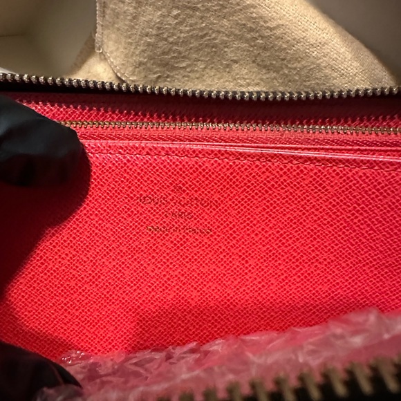 Louis Vuitton Zippy Monogram Wallet - Picture 4 of 15